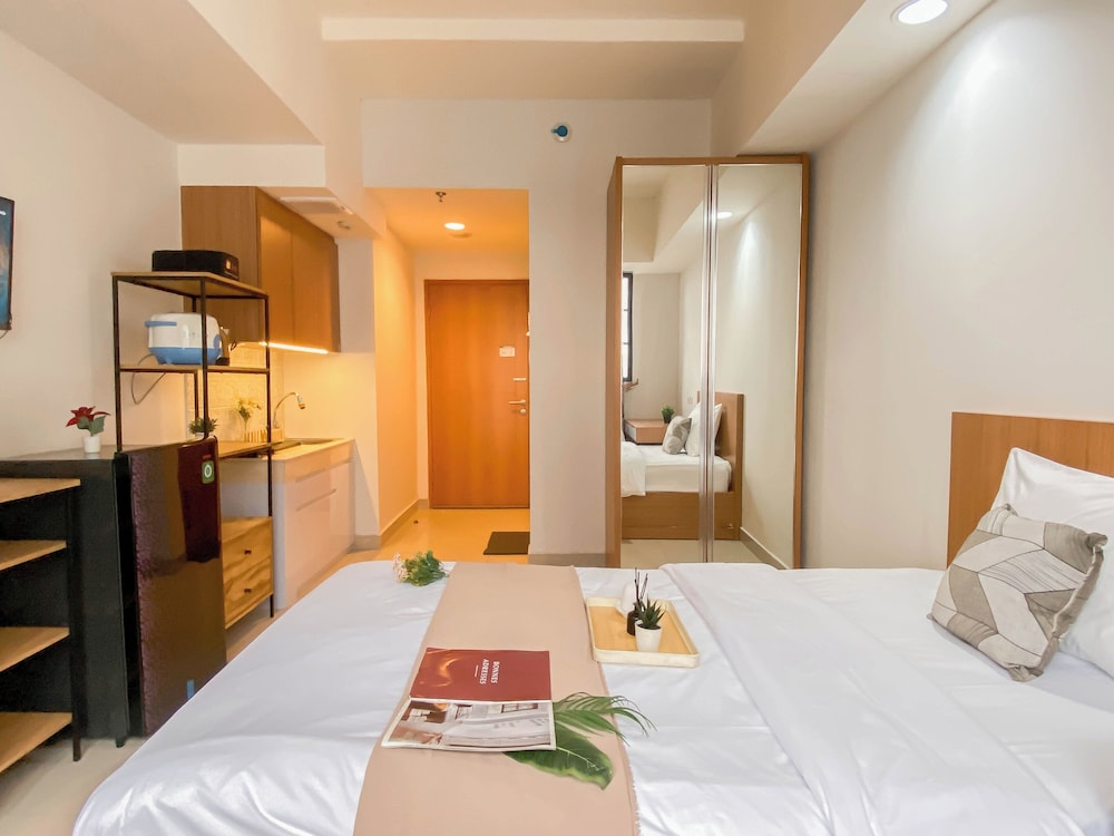 Cream Tone Studio At Evenciio Margonda Apartment