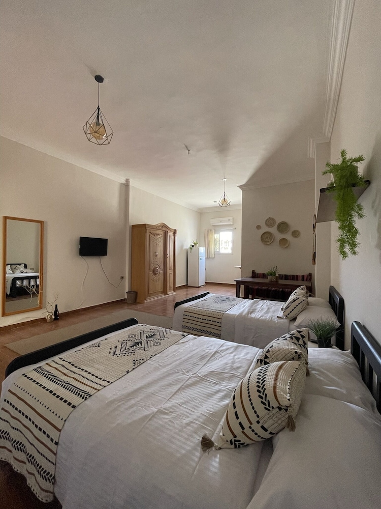 La Casa Guest House