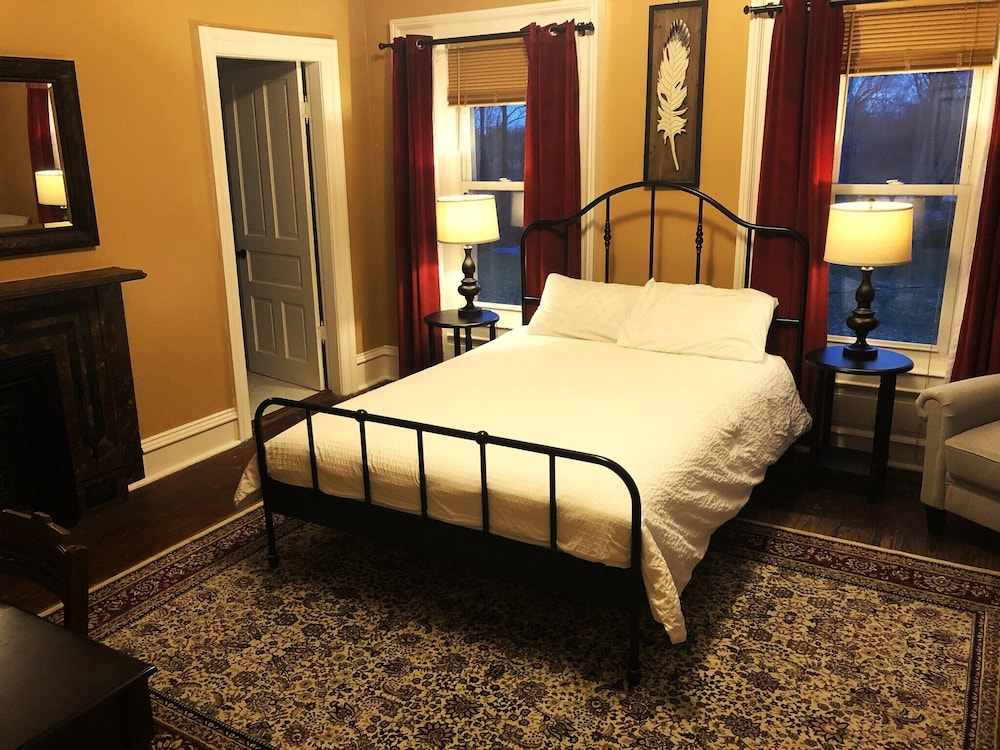 The Vine Bed & Breakfast LLC