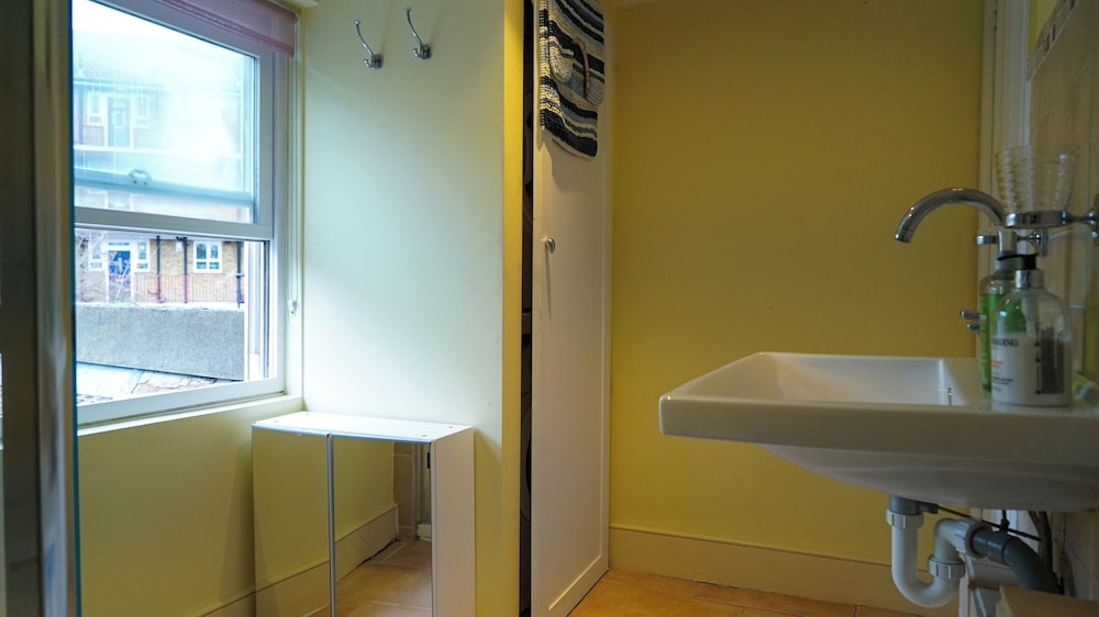 4 Bed House London Hammersmith Fulham Short Let view 2
