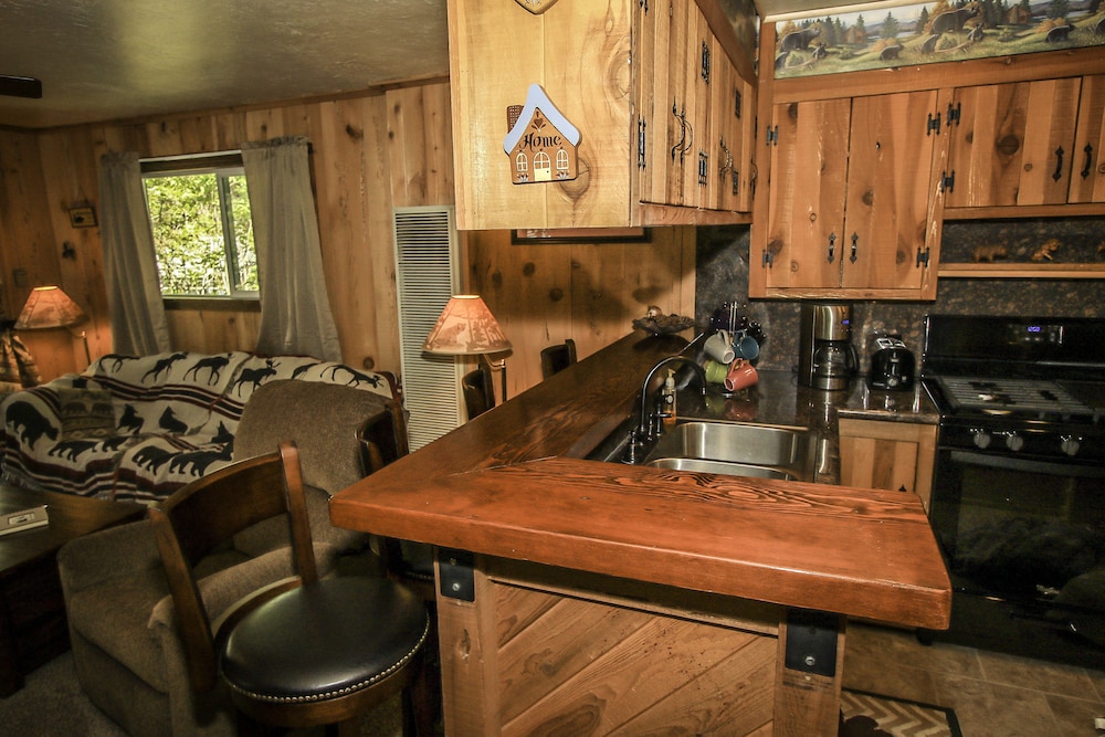 Our Mountain Hideaway 2 Bedroom Home by RedAwning