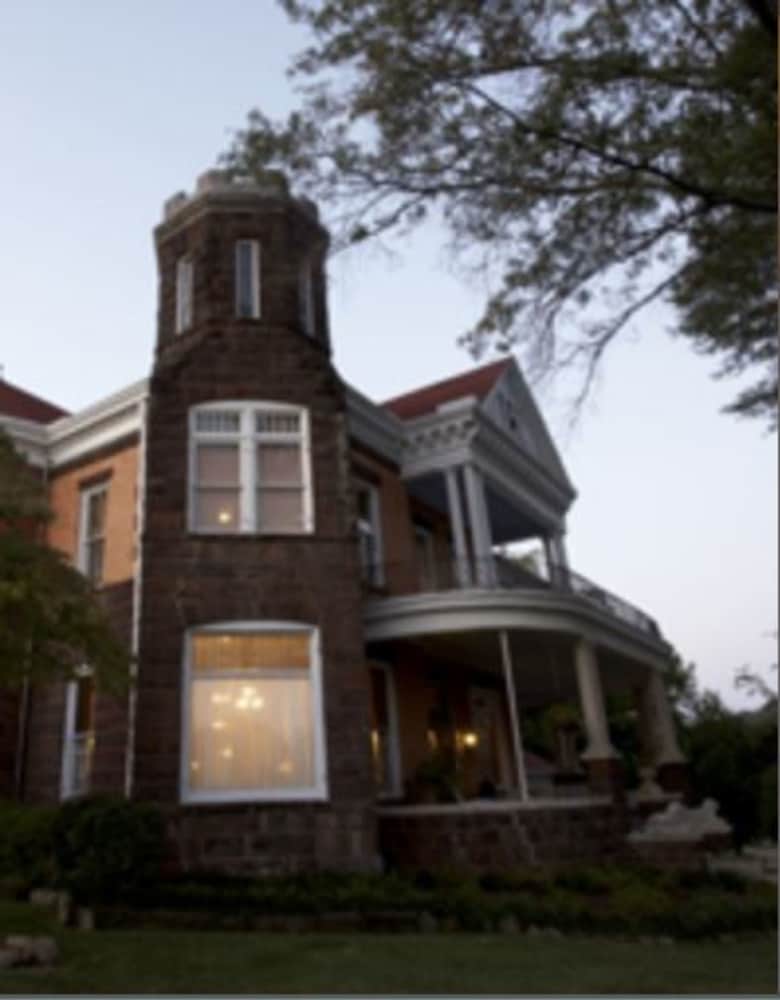 1890 Williams House Inn