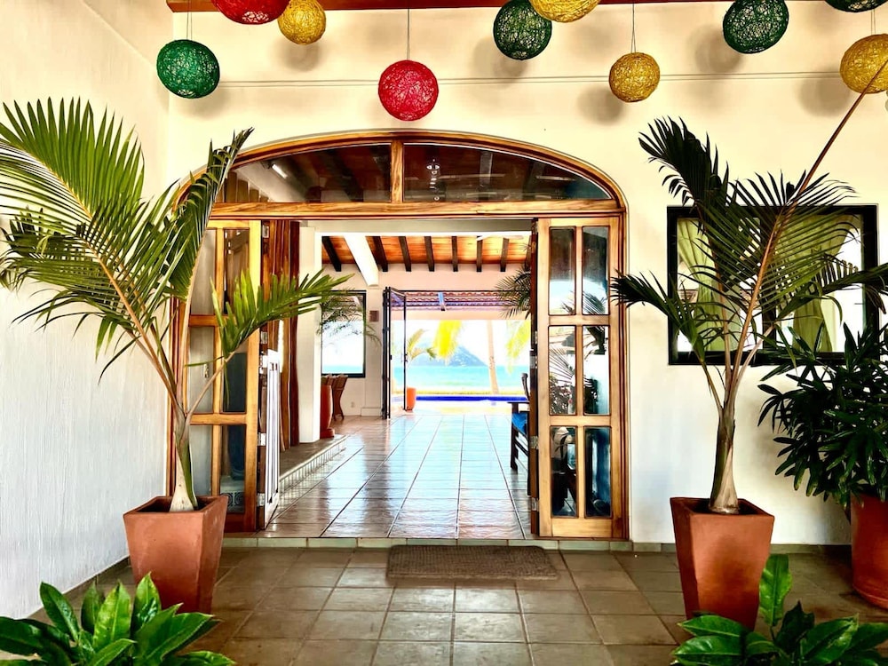 Beachside - Casa Sirena 1BR Suite