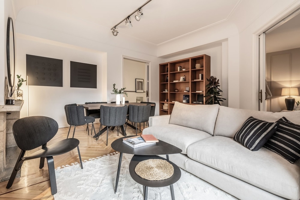 Real - 3 Bedroom and Terrace in Almagro