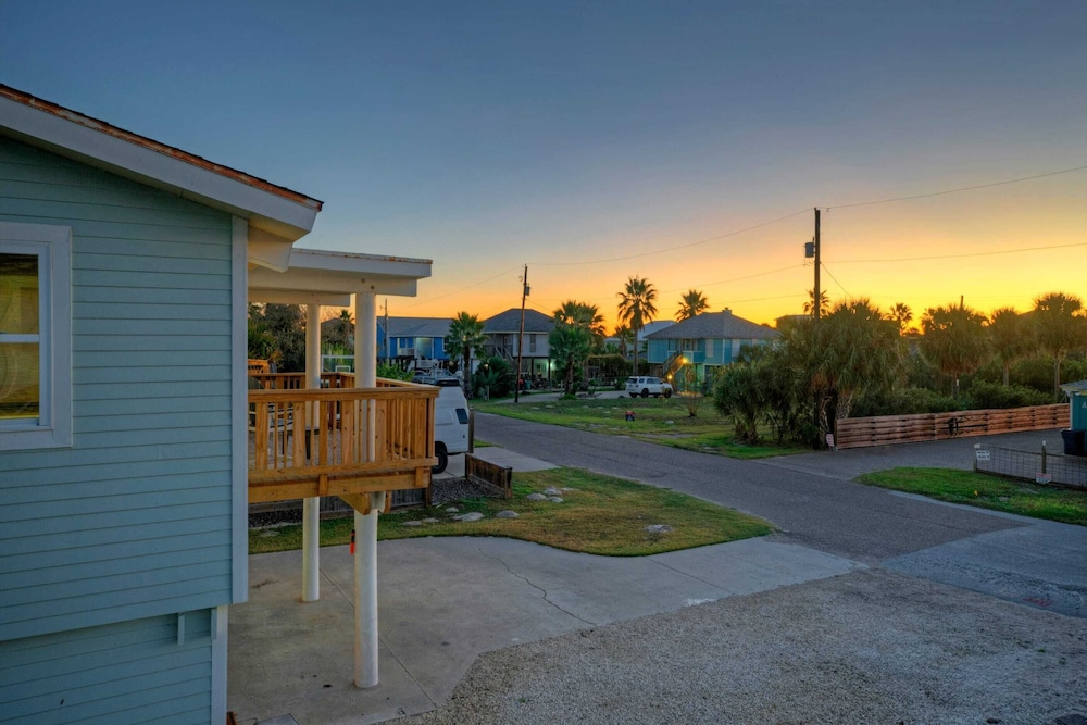 Seaglass Landing Private Pool, Cabana, & Near Port Aransas Beaches