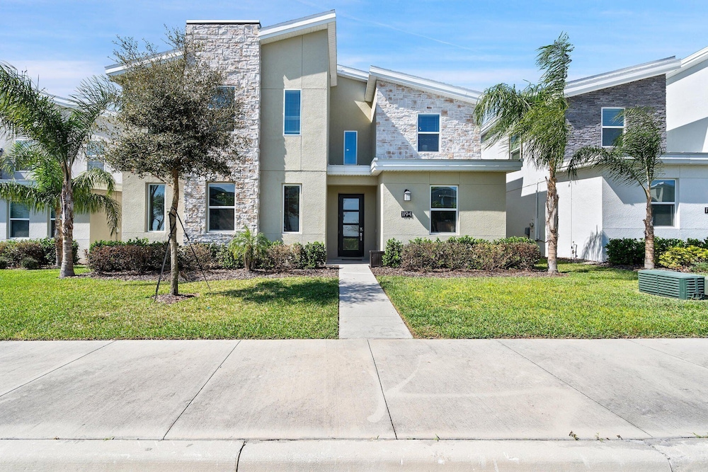 1194 Drop Lane