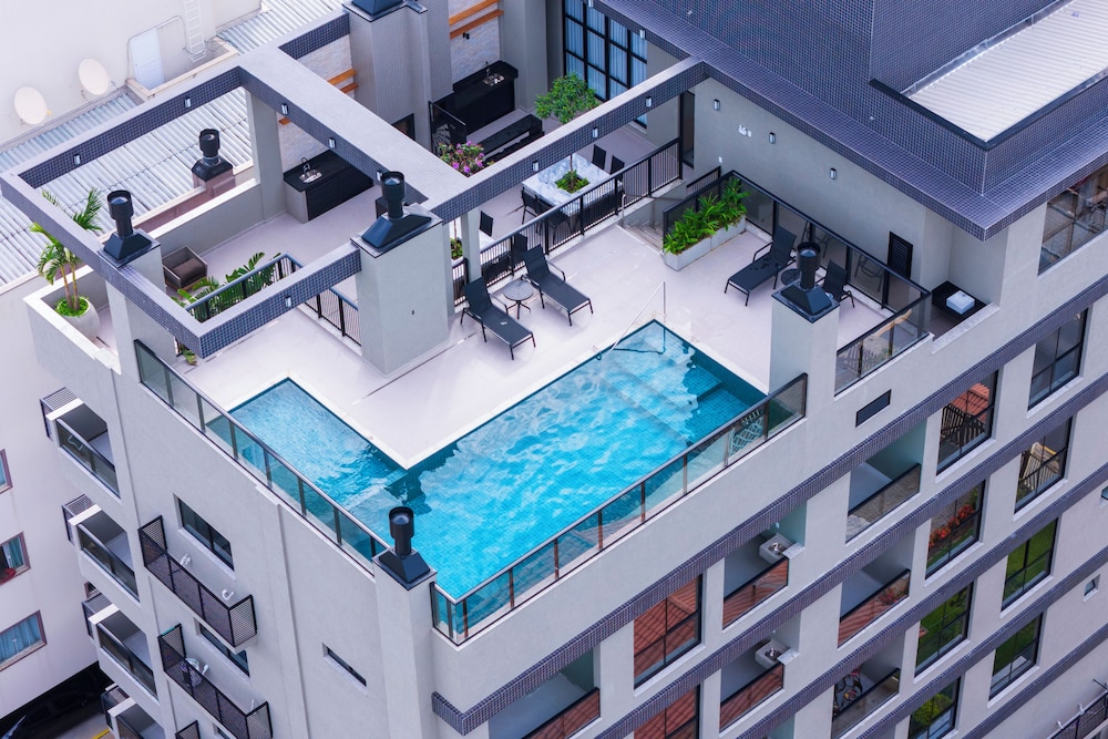 Apartamento alto padrão com piscina