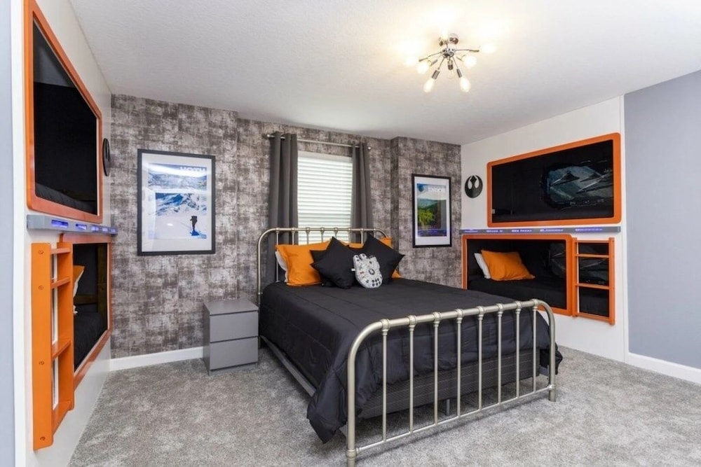 9 Bed Fun Rooms For Everyone Pool & Spa 9 Bedroom Home by RedAwning view 5