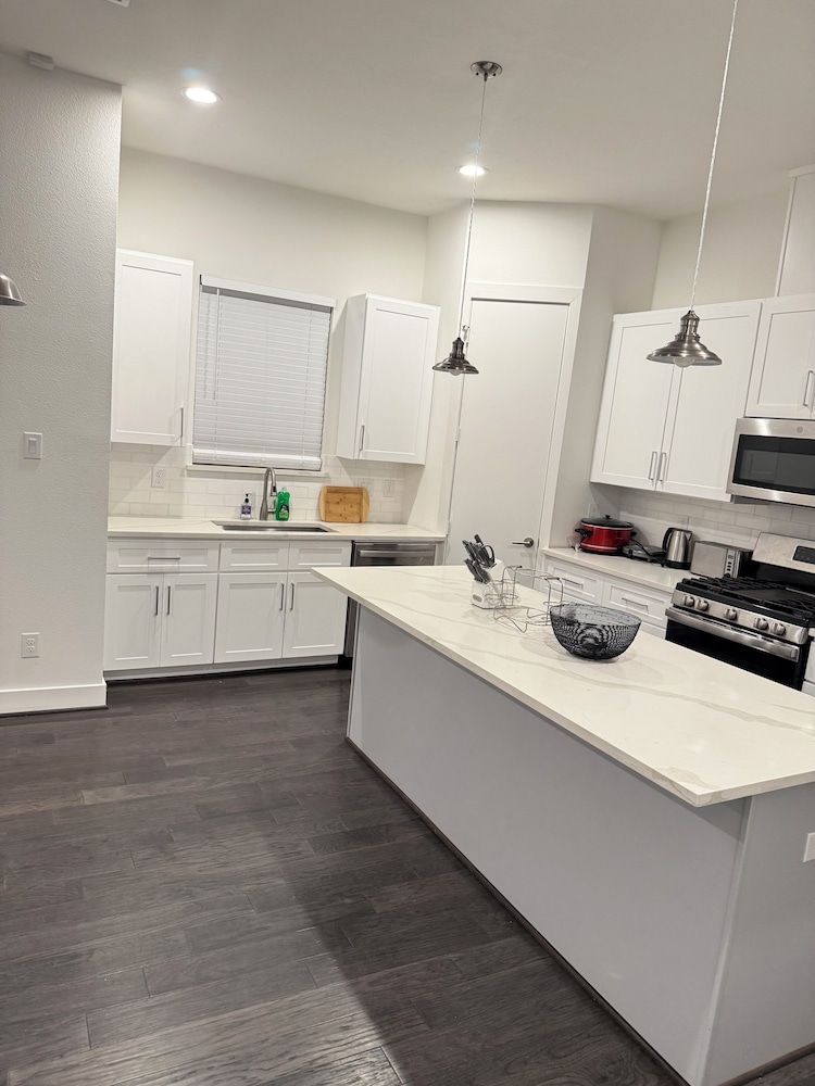Luxury 3BR for Families Nurses and Group