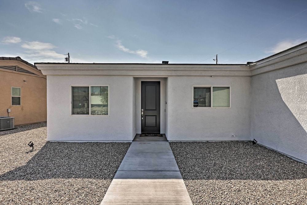 Lake Havasu City Home w/ Fire Pit ~ 2 Mi to Lake!