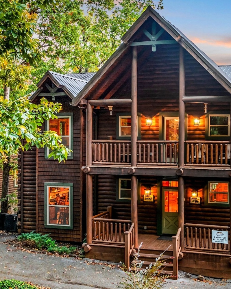 A View for All Seasons by Avantstay 12bdr w/ Game Room, Hot Tub, Movie Theater, Deck Views
