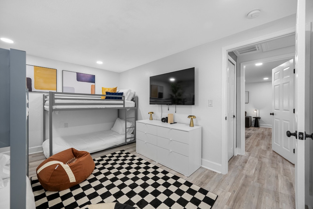The Perfect Family Retreat w Pool and Games