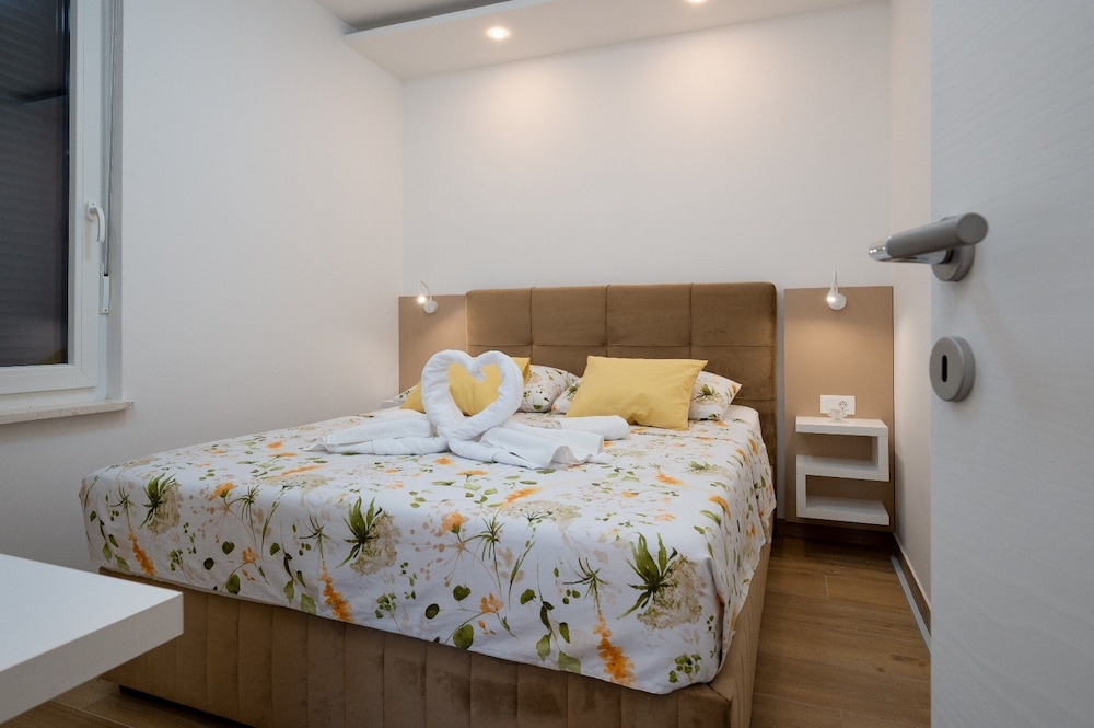 Exquisite and Stylish Apartment Trogir