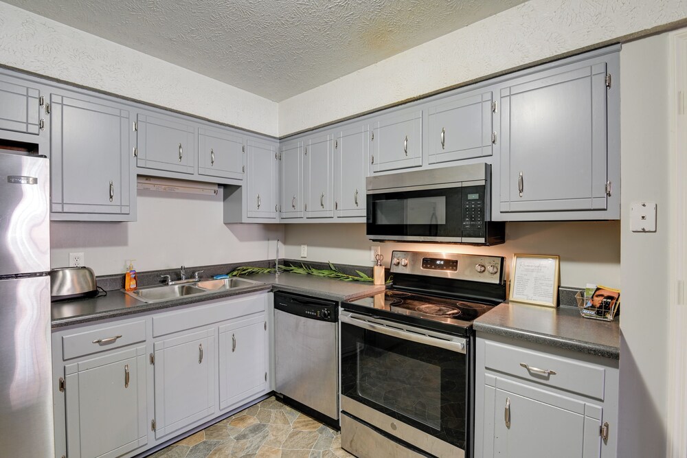 1 Mi to Dtwn: Pet-friendly Apt in Nashville