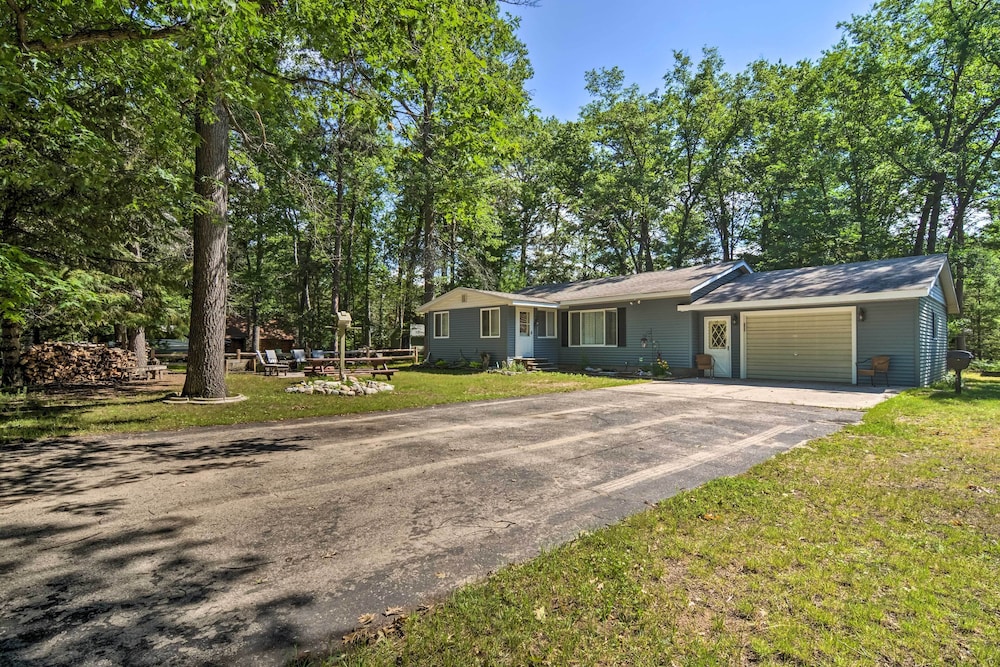 Higgins Lake Getaway w/ Fire Pit, Walk to Beach! view 4