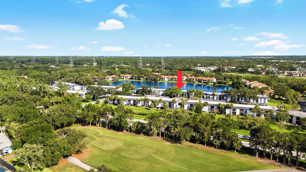 Modern Lakeside Condo 2 Bed, 2 Bath Oldsmar, FL