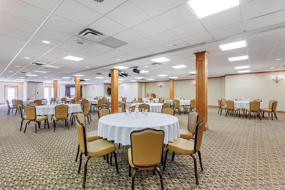 Best Western Plus Dutch Haus Inn and Suites