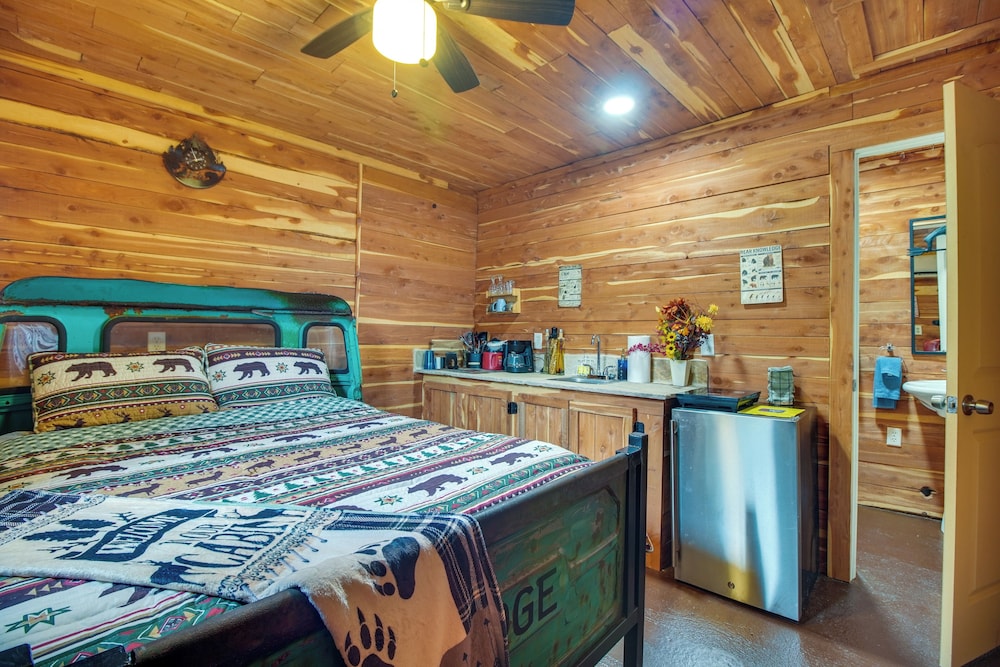 Fish, Hike & More: Ozark Cabin on 300 Acres