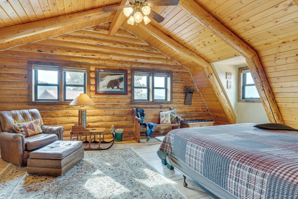 18 Mi to Royal Gorge: Peaceful Mtn Cabin w/ Porch!