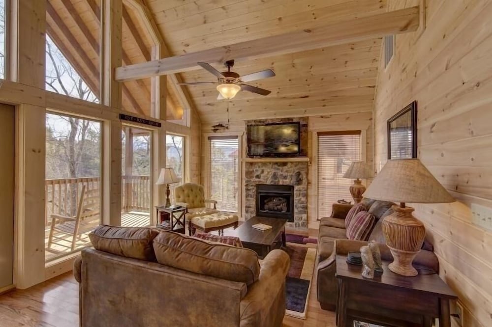 The Owl and the Trout - 2 Bedrooms, 2 Baths, Sleeps 8 Home by RedAwning