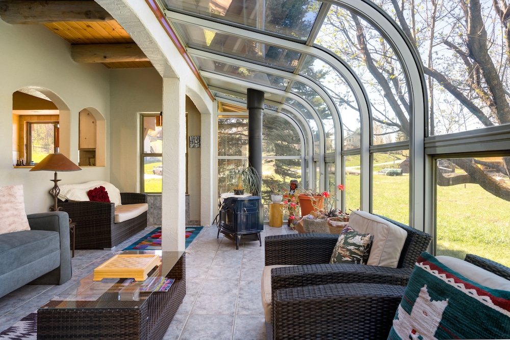 Mariposa Lodge B&B