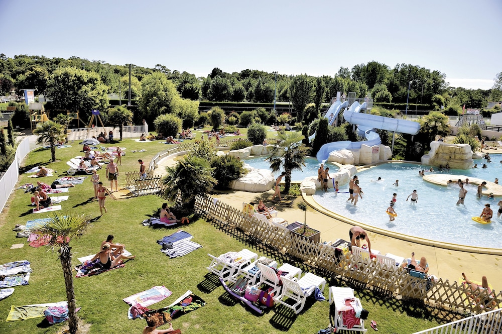 Camping Les Places Dorees