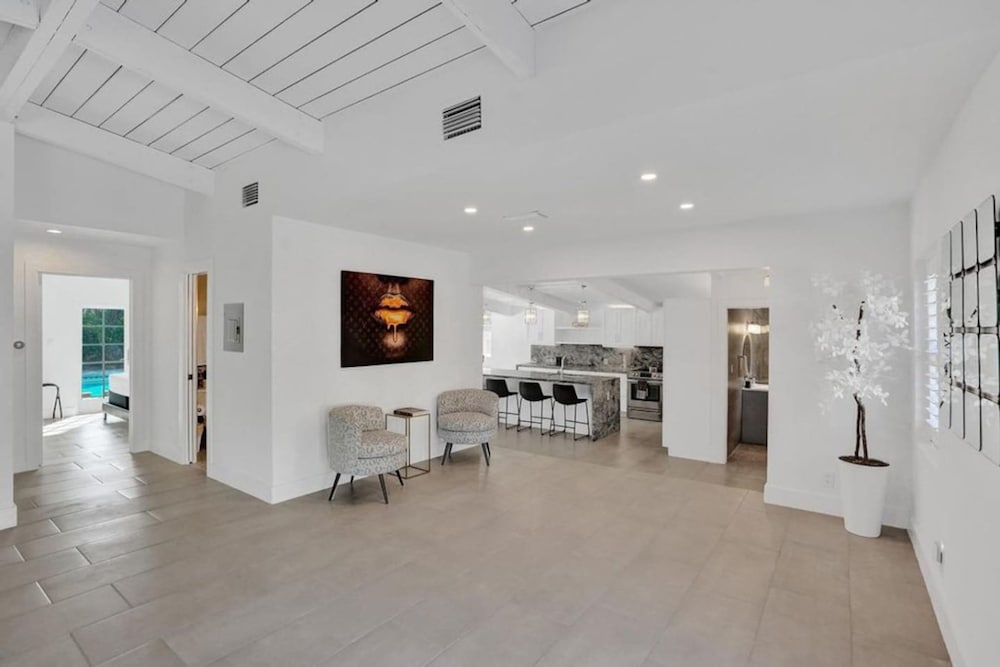 Pool House 3 Bedroom Home Victoria Park