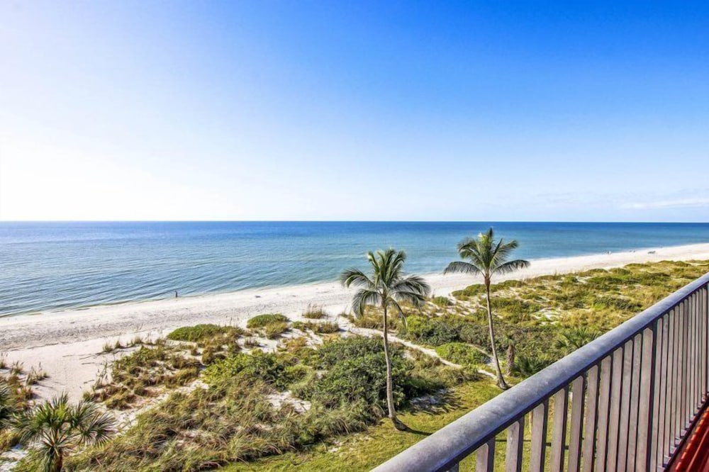 Pointe Santo Condos by Dream Vacation Rentals