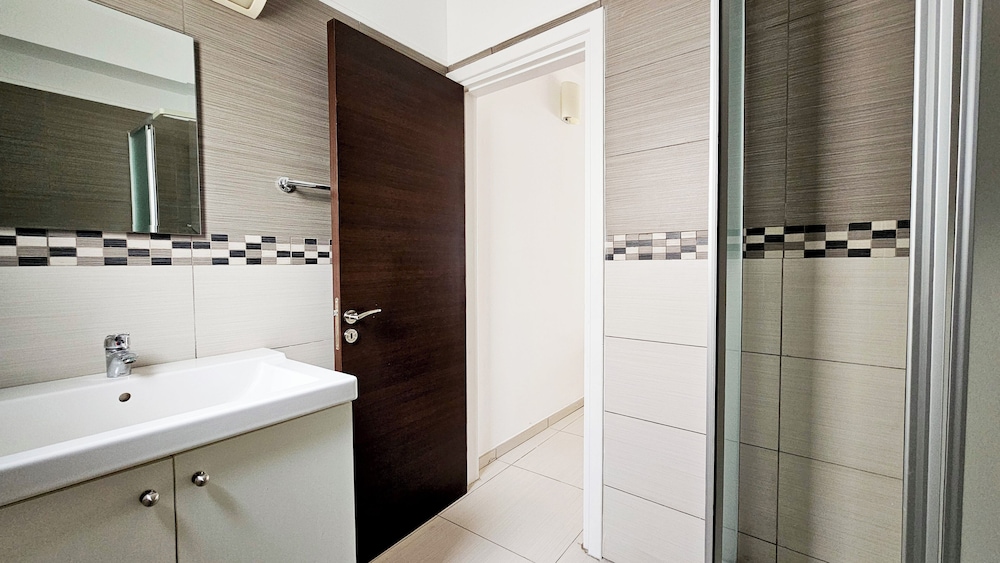 Phaedrus Living Ledras Residences 204