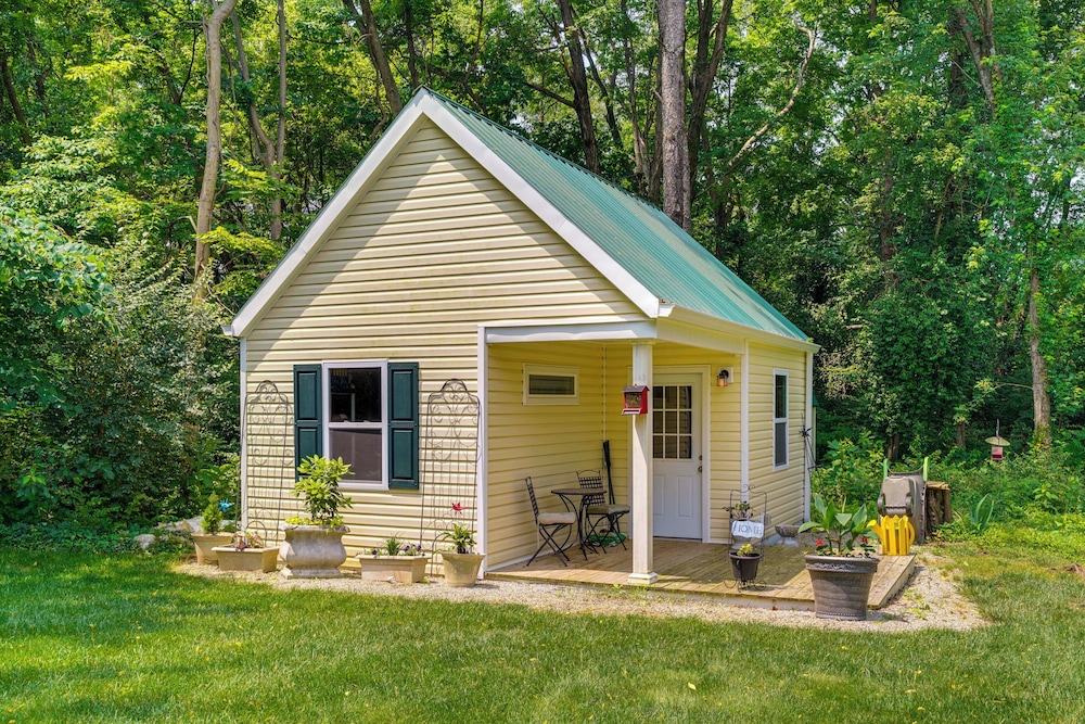 15 Mi to Louisville: Family Home w/ Private Yard!