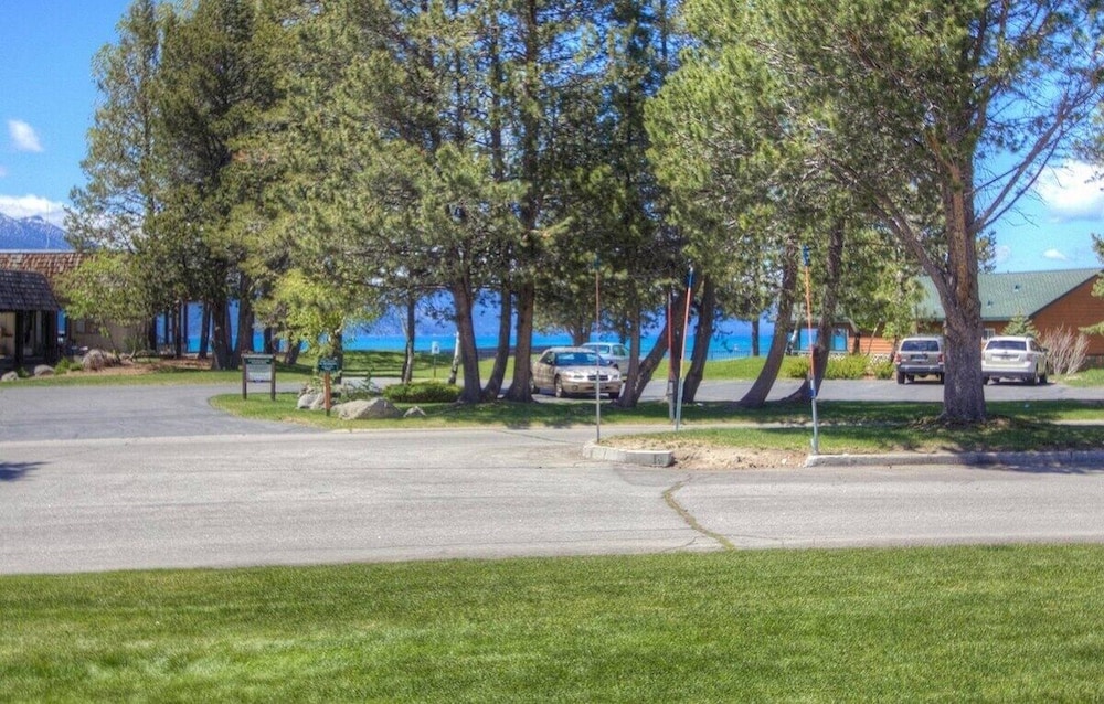 Lake Tahoe Vacations - Hawks View 3 Bedroom Home by RedAwning - Property Image 9
