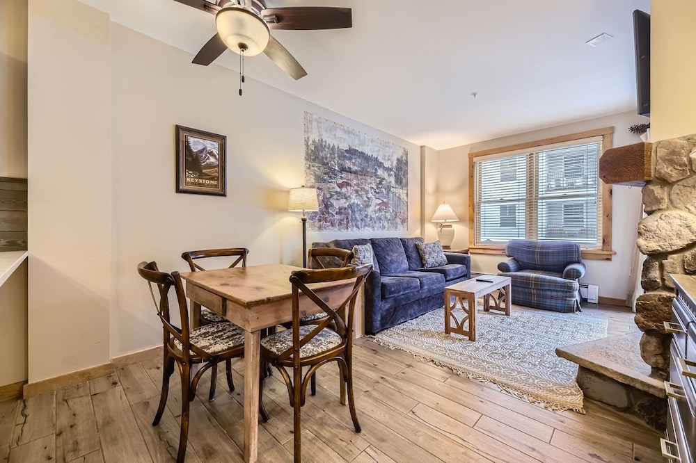 Buffalo Lodge! River Run! Walk To Lifts! 1 Bedroom Condo