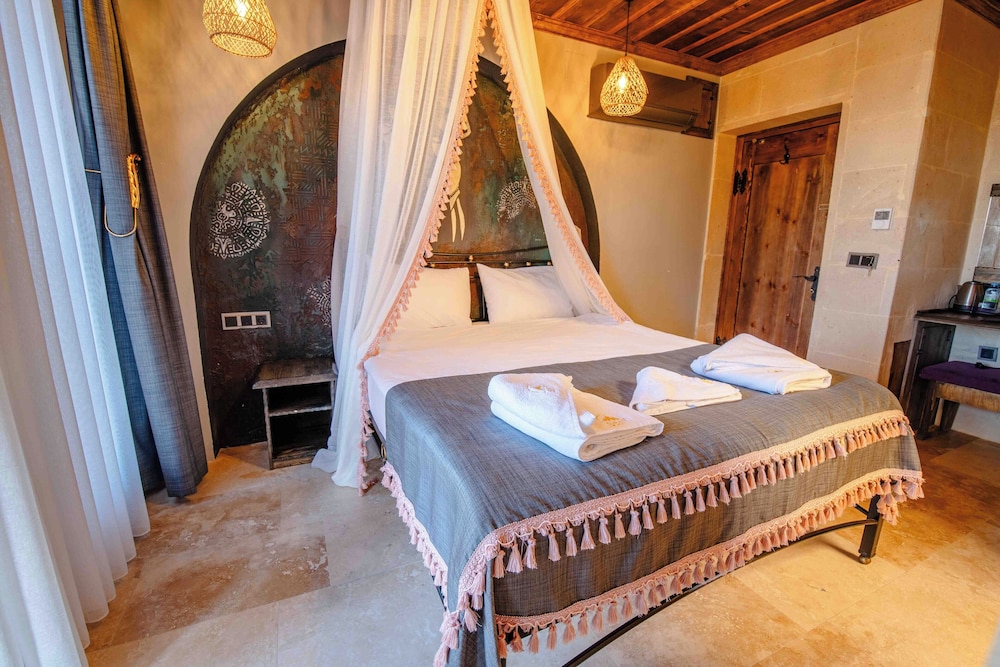 Alika Castle House