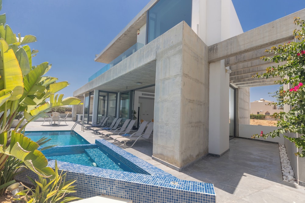 Protaras Holiday Villa El34 - Seafront Villa