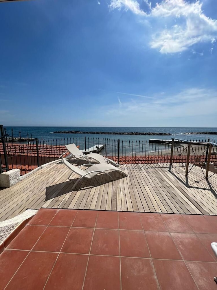VILLA RITA SEA FROT VIEW
