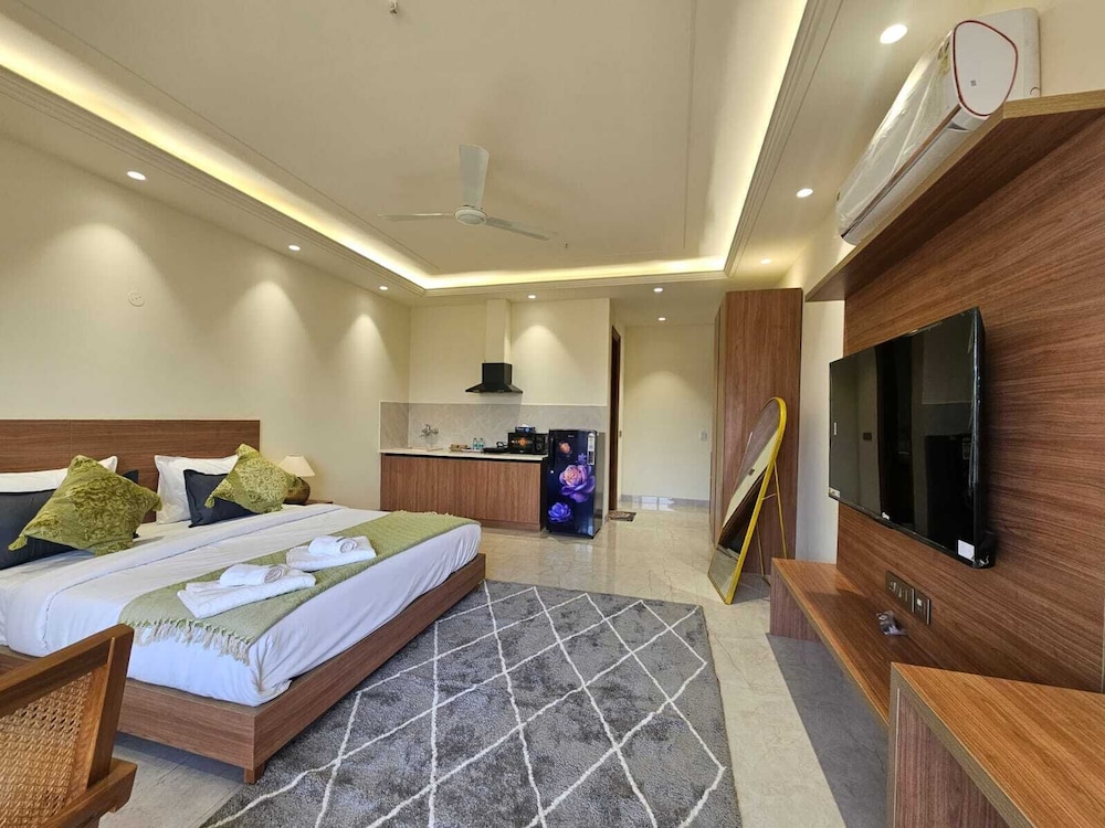 Hotel Dwellr
