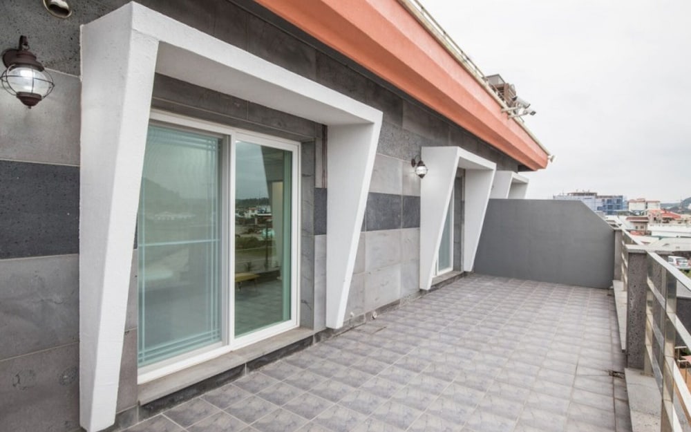 Jeju Flyjin House Pension view 3