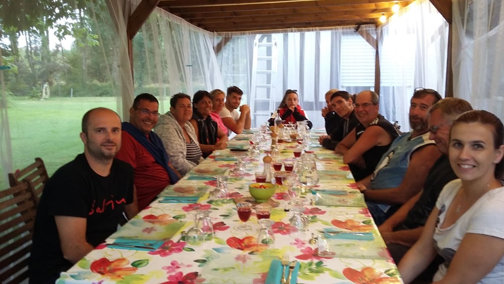 Les Arbousiers en Sabres — human