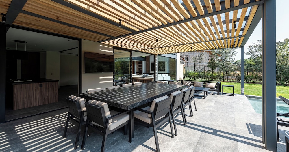 Casa Cundi-Contemporary Living in Nature