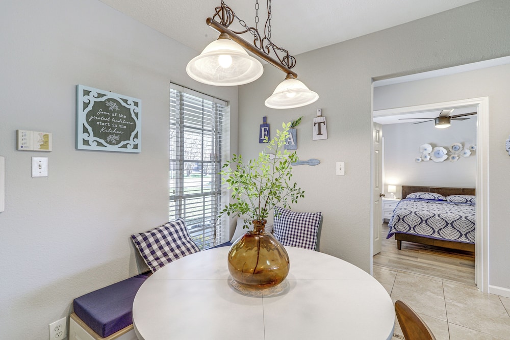 Swim & Unwind: Pet-friendly Home in Spring!