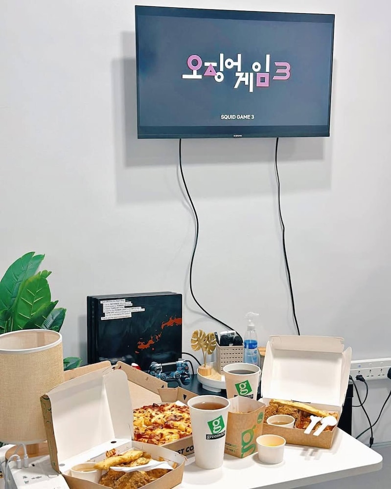 Cozy Staycation With Netflix, Pool, Ps4, Board Games