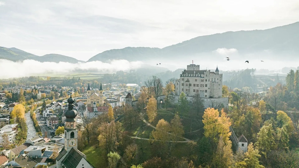 Am Schloss Guest House