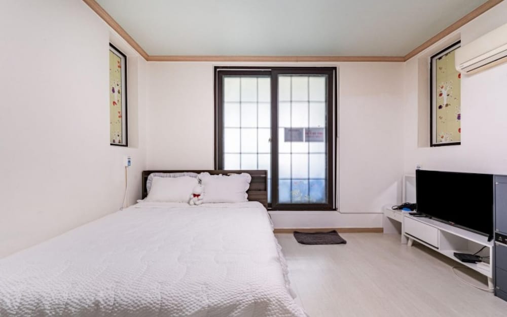 Taean La Luna Pool Villa view 2
