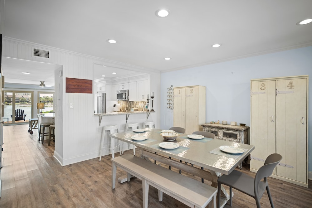 High Tides And High Proof 105 2 Bedroom Condo