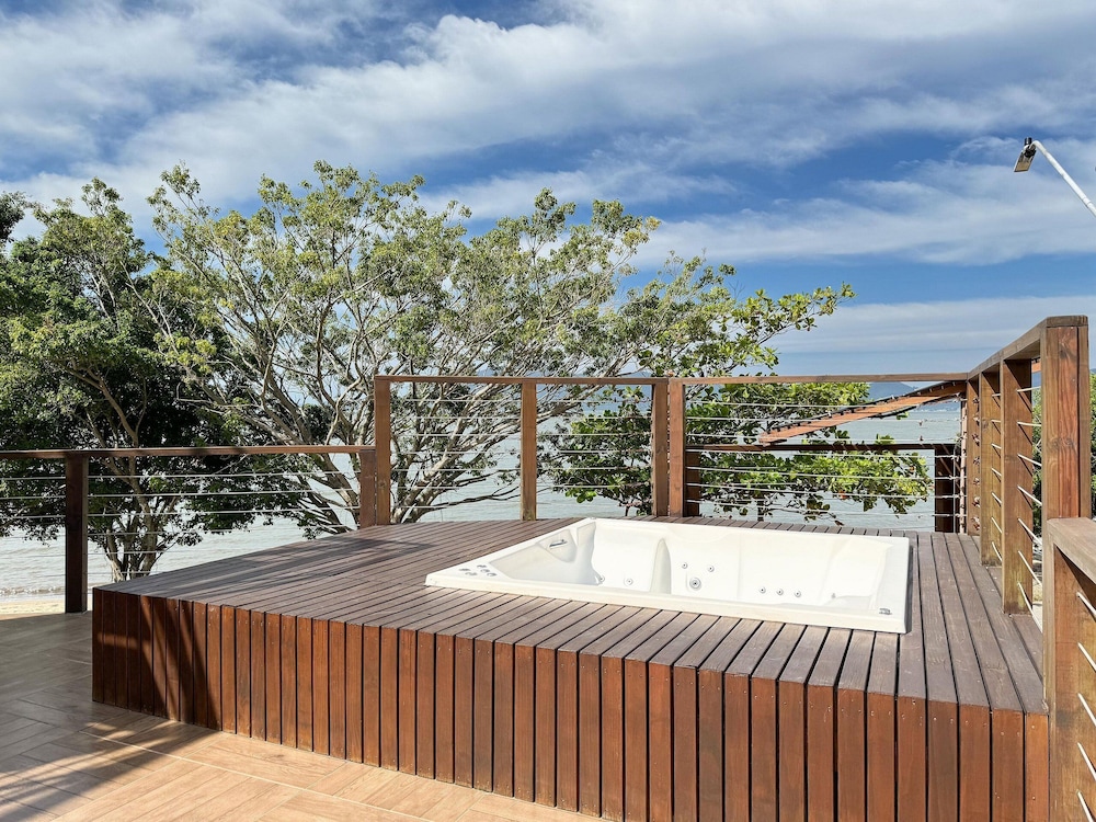 Casa de Frente pro Mar com Piscina