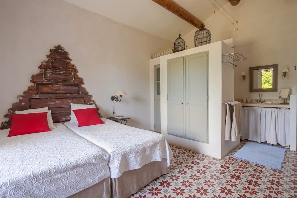 Villa Les Beaumettes - Haven of Peace in the Luberon