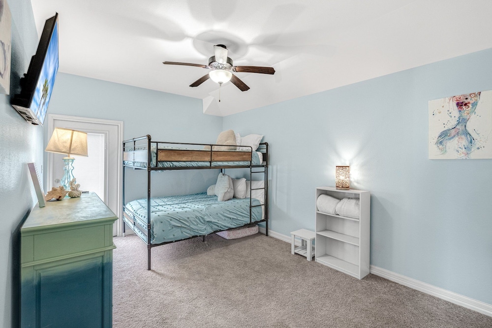 Sunrise Paradise - Pet Friendly! Community Pool!