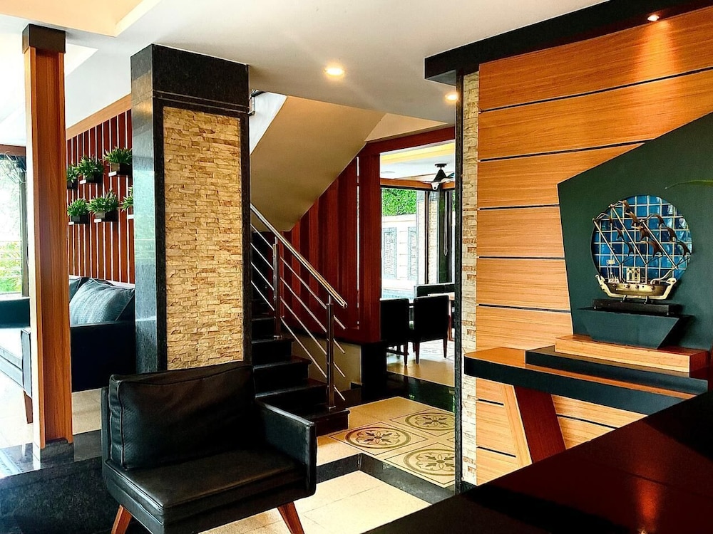 MERLOT SUITES