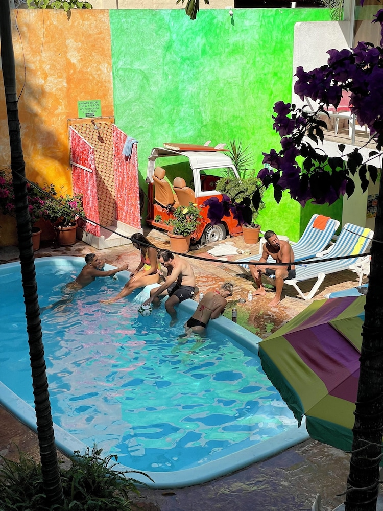 ITH Sayulita Amazing Surf Hostel