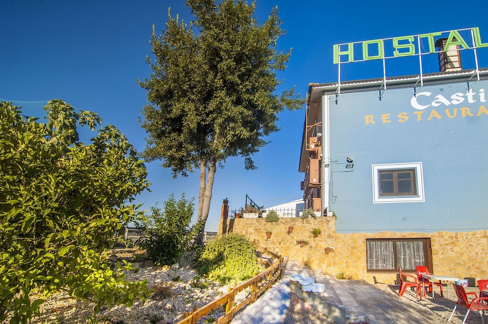 Hostal Restaurante Casti - Property Image 1
